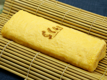こだわり卵使用の出し巻き玉子焼き<br>Dashi Egg Roll (Japanese-style Omelet) made with specially selected eggs