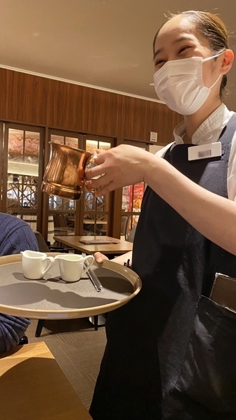 ケン&ミチ珈琲宮崎駅店 笑顔のスタッフ