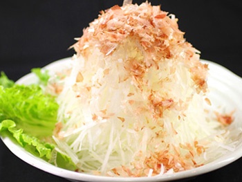 山盛大根サラダ<br>Large Japanese Radish Salad