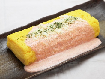 明太チーズ玉子焼き<br>Rolled Omelet with Spicy Cod Roe and Cheese