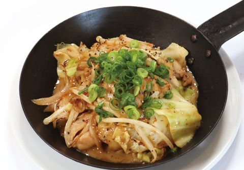 鶏みそバター鉄板焼き<br>Grilled Chicken Teppanyaki with Miso Butter Flavor