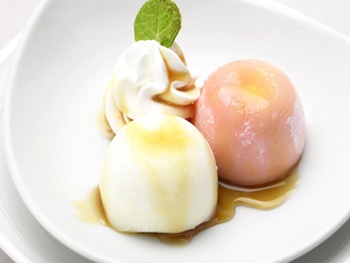 ミニ雪見だいふく<br>“Snow Viewing Daifuku” (Ice Cream Wrapped in a Thin Layer of Rice Cake)