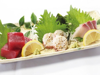 おまかせ刺身３点盛り<br>Sashimi – Assorted Sashimi 【3 types of fish】