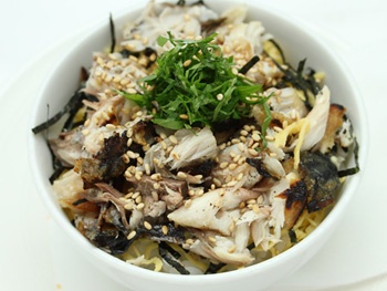 ミニサバほぐし丼<br>Mini  Mackerel on Rice