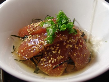 マグロ漬け茶漬け<br>Rice and Tuna marinated in soy sauce  and  Green Tea Poured Over It