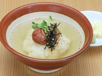 お茶漬け(梅)<br>Rice and Pickled Japanese Plum with Green Tea Poured Over It