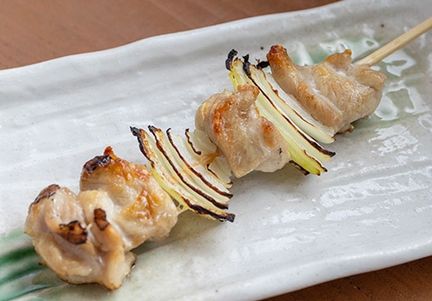 玉ねぎま（1本）<br>Thigh Meat Skewered with Onion Pieces