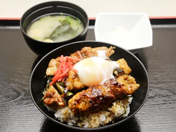 名物 やきとり丼  <br>Yakitori Don -Grilled Chicken Skewers Rice Bowl Set-