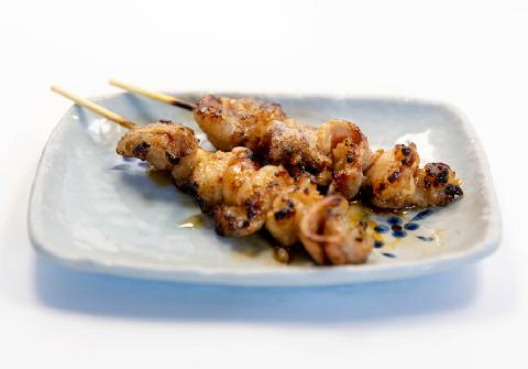 牛ホルモン串（1本）<br> Cow hormone