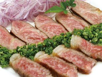 宮崎牛の炭火サーロインステーキ<br>Char-Grilled Miyazaki Beef Sirloin Steak