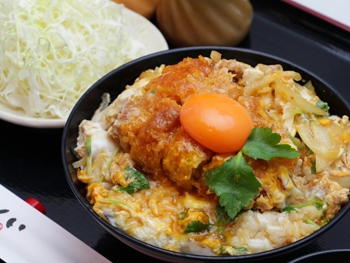 ロースかつ丼<br>Pork Loin Cutlet on Rice